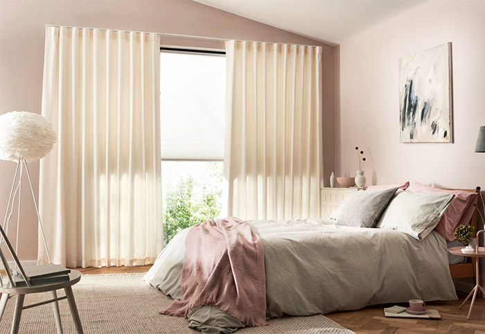 Bedroom roller blind with sfold curtain layer