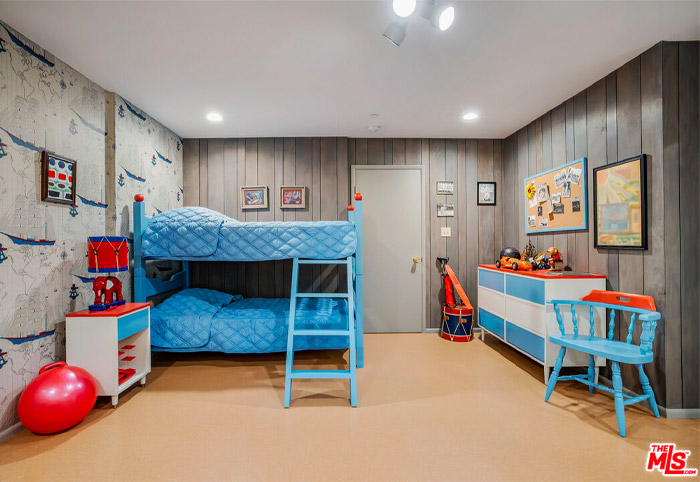 Blue bunk beds in the Brady Bunch house.