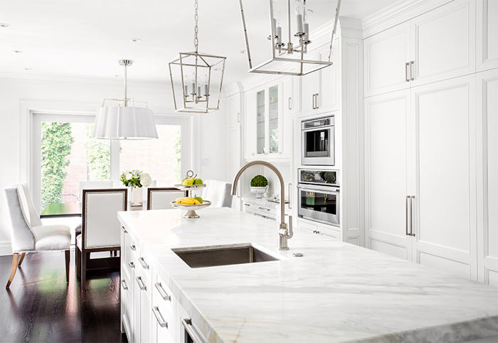 White Hamptons-style kitchen.