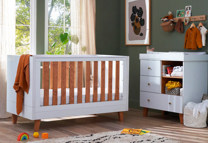 Il Tutto Como White nursery furniture package with cot and drawers.