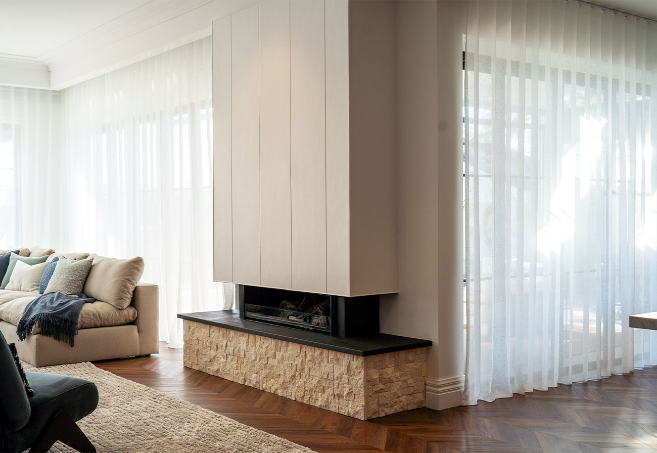 Living room with interior cladding above the fireplace.