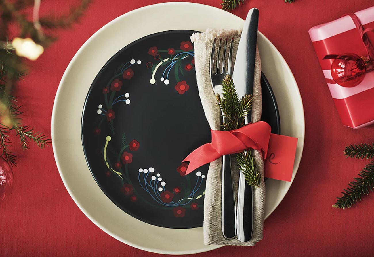 Vinterfint christmas side plate with cutlery.