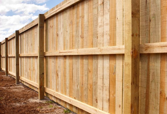 How To Build A Timber Fence In A Weekend | Making Home