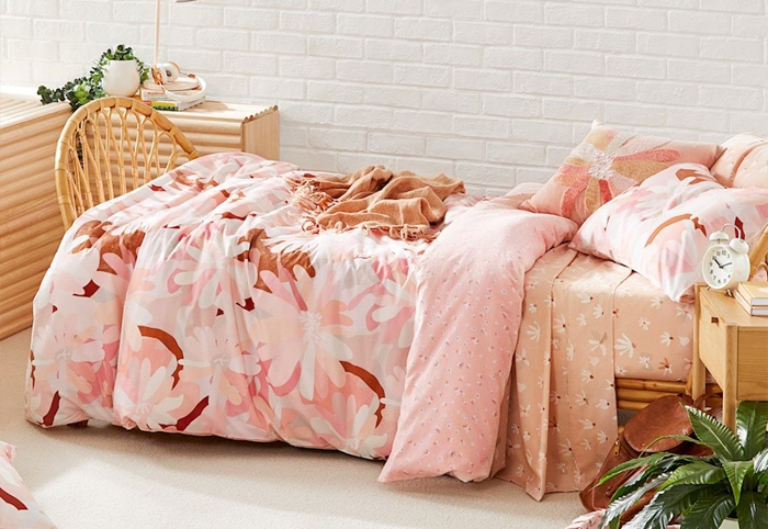 Kimmy Hogan Flowerbed Peach Cloud Quilt Cover