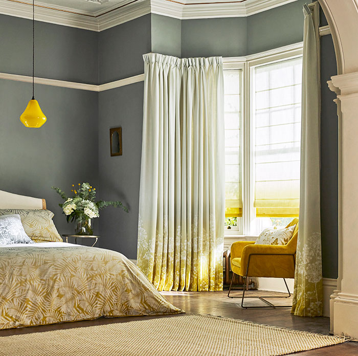 Curtains paired with roman blinds in the bedroom