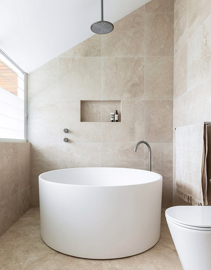 Ukiyo bath under a ceiling-mounted shower head.