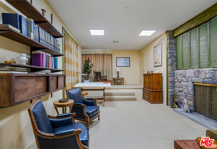 Brady bunch house interior. 