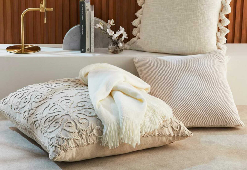 Luxurious living room unit decorated with cushions and books.