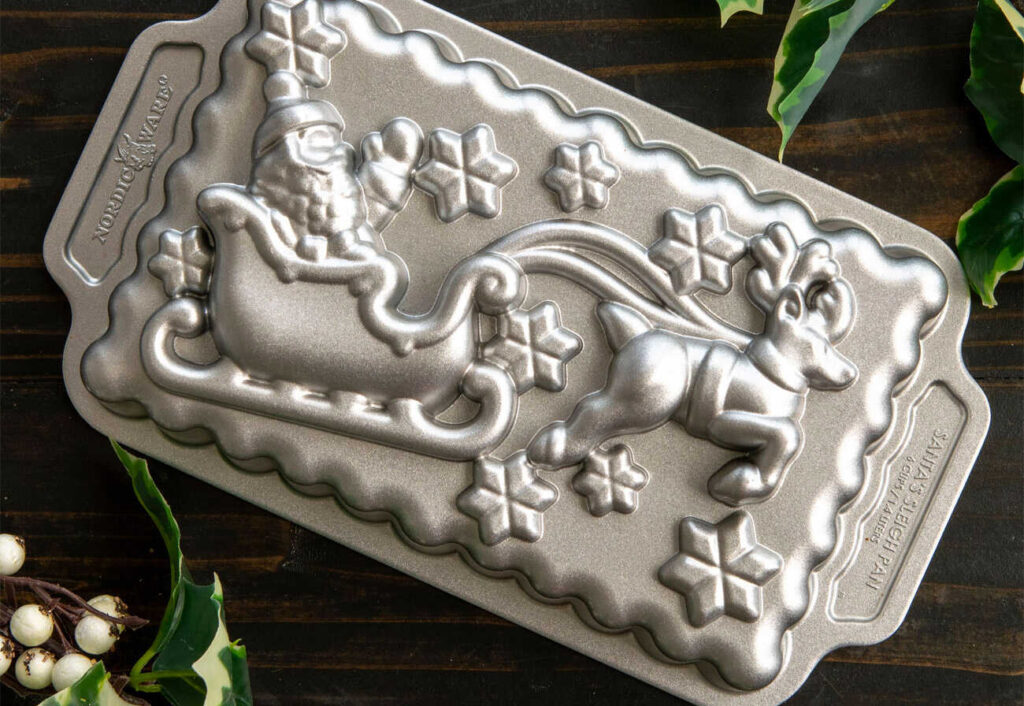 Nordic Ware Santa's Sleigh Loaf an.