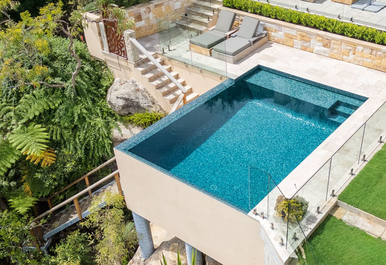 Freestyle Pools elevated plunge pool.