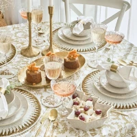 How To Decorate A Christmas Table In 10 Steps