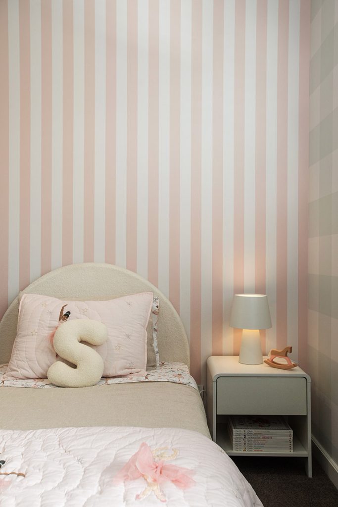 Grafico Pink Stripe wallpaper in a child' bedroom.