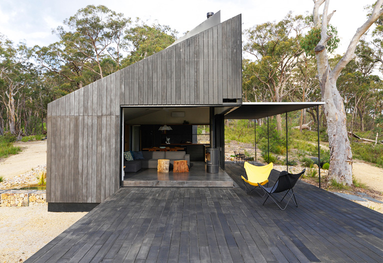 Sustainable off-grid FZ house in the Blue Mountains.