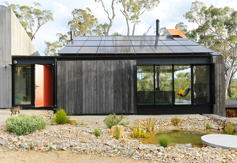 Sustainable off-grid FZ house in the Blue Mountains.