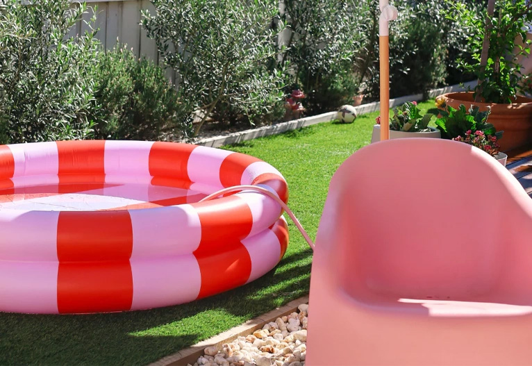 Pool Buoy's Radiant Rita paddling pool in a backyard.