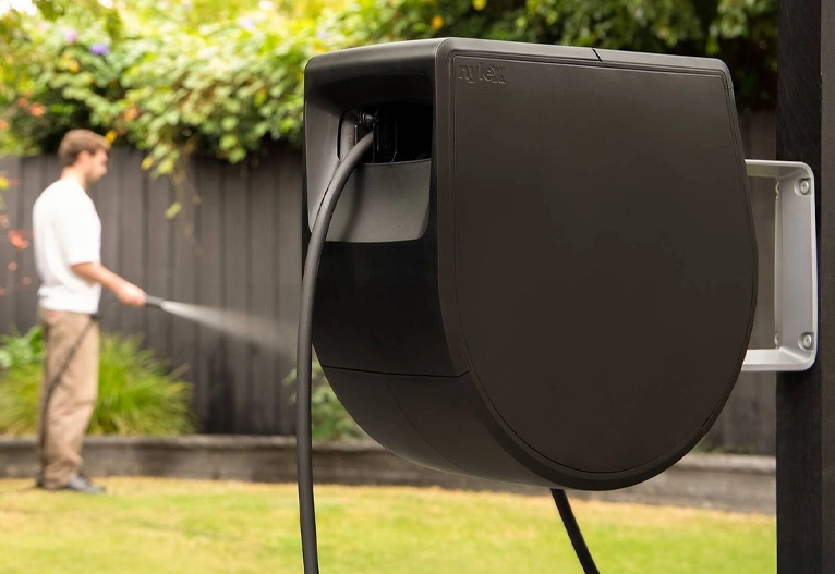 Nylex retracting auto wheel in black.