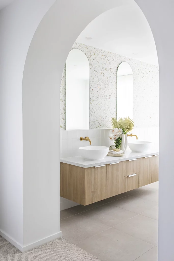 Curved entrance to a Metricon ensuite.